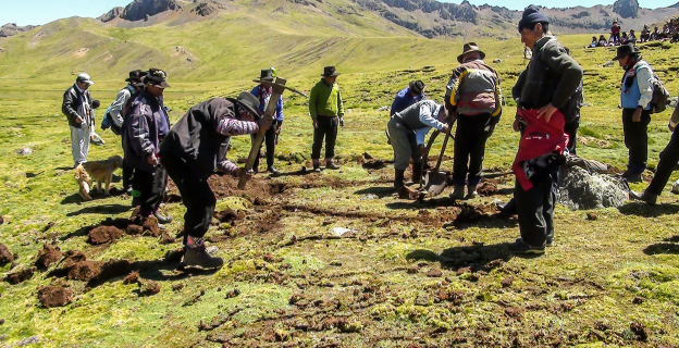 Varones realizan la ampliación y limpieza de canales en la zona de planicie, al pie del Tambraico. Varones realizan la ampliación y limpieza de canales en la zona de planicie, al pie del Tambraico.