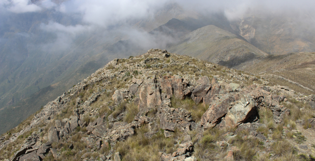 Según el Manuscrito Quechua de Huarochirí el Apu Sihuacaña Huillcacoto , conocido como Shaucaña, fue el último refugio de la humanidad y de la fauna andina, luego de una gran inundación en toda la tierra. Desde la cima de este apu también se rendía culto a Pariacaca.