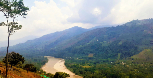La depredación y deforestación deja latente el peligro de deslizamientos en la zona (Samugari, Ayacucho) La depredación y deforestación deja latente el peligro de deslizamientos en la zona (Samugari, Ayacucho)