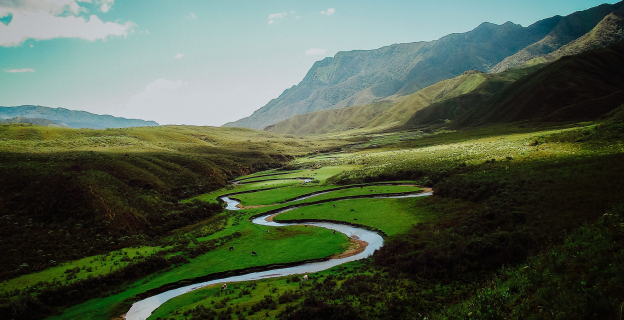 Huaylla Belén es un valle por donde surca sus aguas, el río Huaylla.